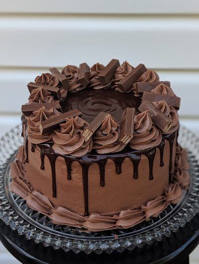 Chocolate kit kat delight cake